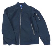 Tmavomodrý šusťákový jarní bomber Jack & Jones