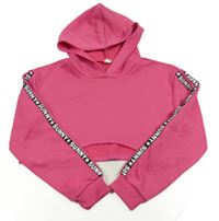 Tmavorůžová sportovní crop mikina s nápisy a kapucí Shein 