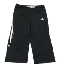 Černé sportovní capri legíny s logem Adidas