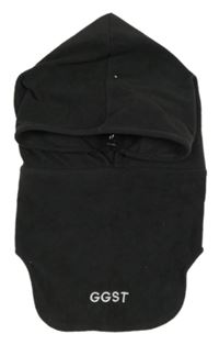 Černá flecová kukla s nápisem 