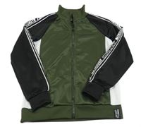 Tmavozeleno-černá sportovní propínací mikina s nápisy Chapter young