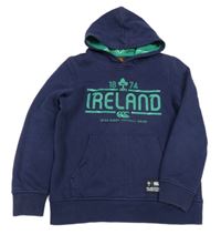 Tmavomodrá mikina s nápisy a kapucí 