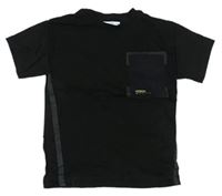 Černé tričko s kapsou Zara