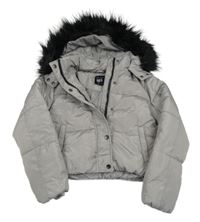 Šedá prošívaná šusťáková zimní crop bunda s kapucí s kožešinou New Look