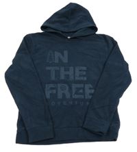 Tmavomodrá fleecová mikina s nápisy a stromečkem a kapucí MO Kids