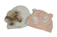 2x bavlněná čepice - růžová s kočkami + bílá s mašlí s krajkou