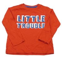 Červené triko s nápisem urban