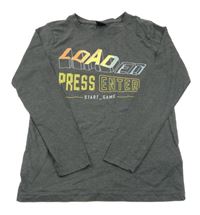 Šedé triko s barevnými nápisy Chapter young