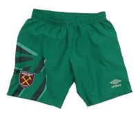Zelené šusťákové sportovní kraťasy s erbem Umbro 
