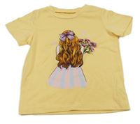 Žluté tričko s dívkou 