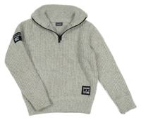 Světlešedo-bílý melírovaný žebrovaný svetr s nášivkami