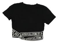 Černé crop tričko s nápisem 