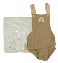 Nové - Béžové žebrované laclové kraťasy s duhou 