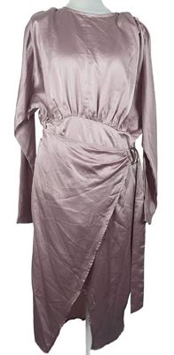 Dámské lila saténové šaty s volnými zády PrettyLittle Thing