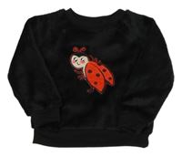 Černá chlupatá mikina s beruškou 