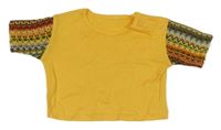 Oranžovožluté tričko s barevnými háčkovanými rukávy