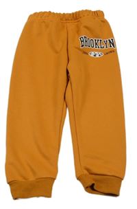 Medové tepláky s nápisem