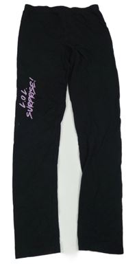 Černé legíny s růžovým nápisem 