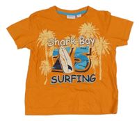Oranžové tričko se surfem a nápisy Berti