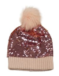 Světlerůžová flitrová čepice s bambulí 