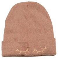 Světlerůžová pletená čepice s výšivkou 