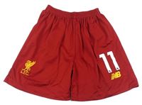 Karmínové sportovní fotbalové kraťasy FC Liverpool a číslem New Balance