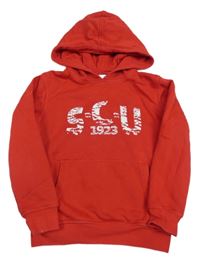 Červená mikina s nápisem a kapucí jako