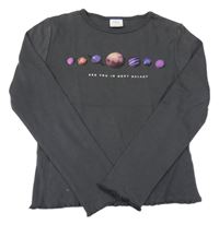 Tmavošedé triko s planetami Zara