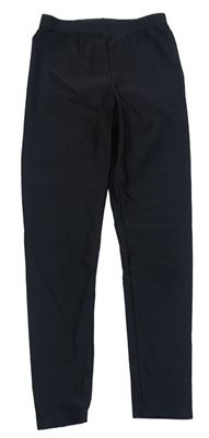 Černé elastické sportovní legíny