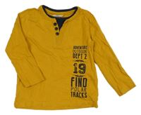 Hořčicové triko s nápisy a číslem Topolino