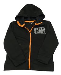 Černá sportovní propínací mikina s oranžovým zipem a nápisem a kapucí 