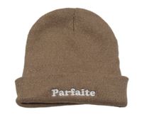 Hnědá třpytivá čepice s nápisem