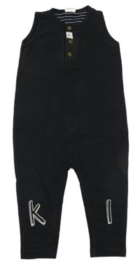 Černý teplákový overal s písmeny 