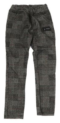 Černo-bílo-červené kostkované legíny s Eifelovkou 