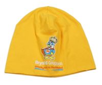 Žlutá čepice se slepičkou a nápisy 