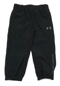 Černé šusťákové cuff kalhoty Under Armour