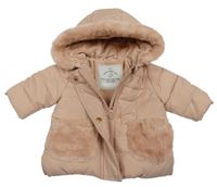 Pudrová prošívaná šusťáková zimní bunda s kapucí s kožešinou George