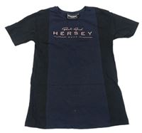 Tmavomodro-černé tričko s nápisem Hersey