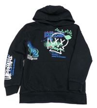 Černá mikina s lebkou a nápisy a kapucí George