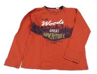 Červeno-tmavomodré triko s nápisem 