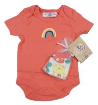 Nové - 2Set - Bílo-jahodové body s duhou + bílo/jahodové rukavice se zvířátky Lily&Jack