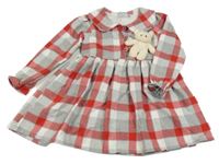 Šedo-červeno-bílé kostkované šaty s medvědem