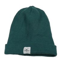 Zelená pletená čepice s nášivkou 