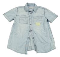 Světlemodrá košile riflového vzhledu s kapsami 