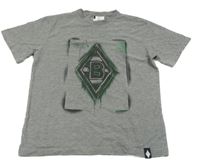 Šedé tričko s písmenem 