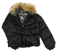 Černá šusťáková prošívaná zimní bunda s kožešinou