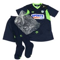 Nové - 3set - Tmavomodré sportovní tričko s potiskem + kraťasy + štulpny Umbro