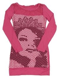 Tmavorůžové lehké šaty s dívkou a síťovinou