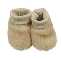 Smetanové kožešinové capáčky