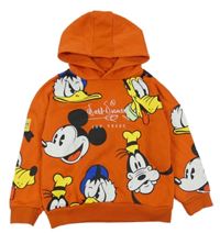 Oranžová mikina s Mickeym, kamarády a kapucí 
